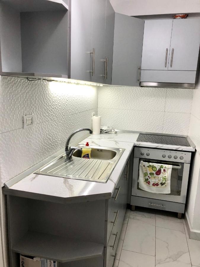Superb Studio Apartment Near To The City Center Tirana Exteriör bild