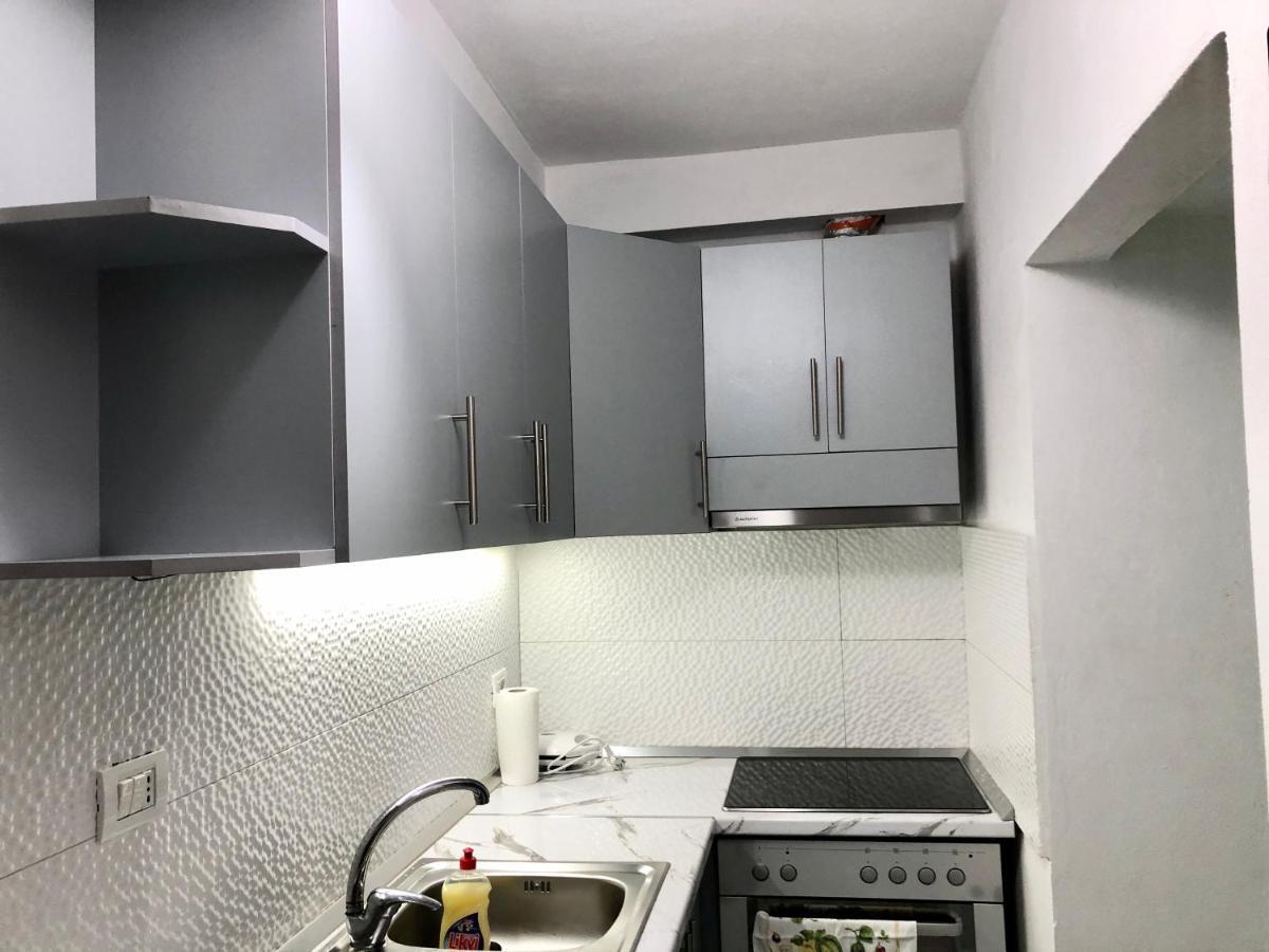 Superb Studio Apartment Near To The City Center Tirana Exteriör bild